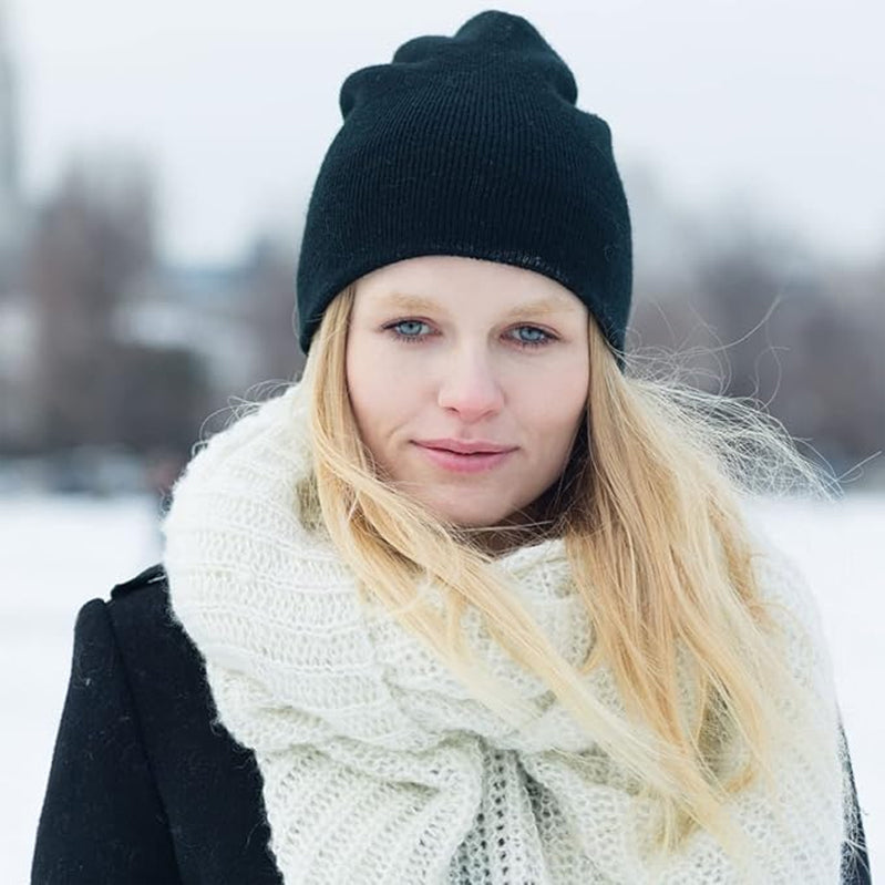 Chapeau en laine doublé de satin de couleur unie